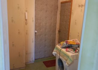 Сдам в аренду 1-ком. квартиру, 30 м2, Волжский, улица Наримана Нариманова, 5