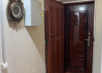 Продается двухкомнатная квартира, 43 м2, посёлок Новоомский, Целинная улица, 4