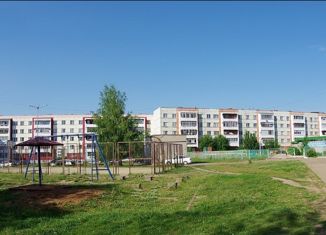 Продам 3-комнатную квартиру, 59 м2, Елабуга, Пролетарская улица, 38