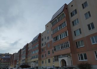 Аренда трехкомнатной квартиры, 71 м2, Псков, улица Кузбасской Дивизии, 4