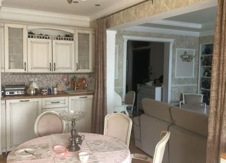 Продам 3-ком. квартиру, 114 м2, Новосибирск, улица Покрышкина, 1, метро Студенческая