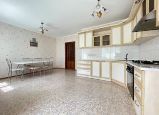 Продается 4-ком. квартира, 162.5 м2, Алушта, Юбилейная улица, 14