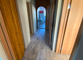 Продам 3-ком. квартиру, 68 м2, поселок городского типа Шушенское, 4-й микрорайон, 15