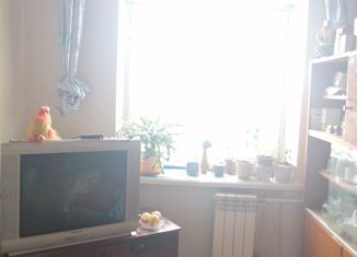 Продаю 2-ком. квартиру, 23.3 м2, Тольятти, улица Чапаева, 147