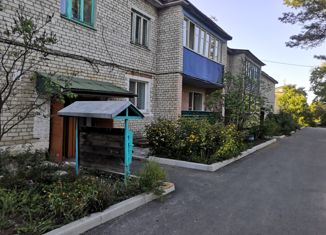 Продаю 2-ком. квартиру, 49.2 м2, село Хороль, улица Чапаева, 18