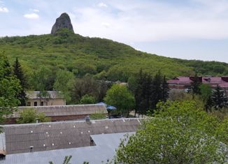 Продается двухкомнатная квартира, 74.3 м2, Железноводск, улица Косякина, 49