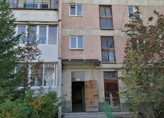 Продам 2-ком. квартиру, 49.7 м2, Сатка, микрорайон Западный, 20