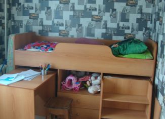 Продам 4-комнатную квартиру, 65 м2, поселок городского типа Новосемейкино, улица Мира, 5