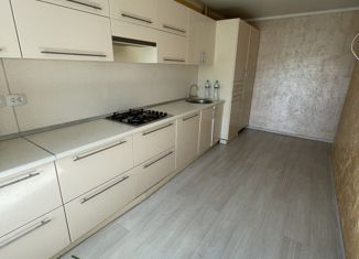 Продается 4-комнатная квартира, 76 м2, Ливны, улица Максима Горького, 11А