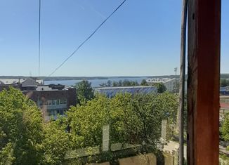 Продам двухкомнатную квартиру, 49 м2, Воткинск, улица Орджоникидзе, 8