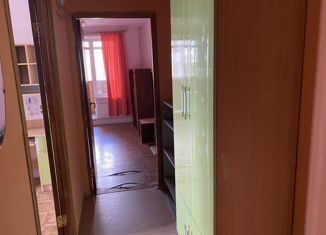 Продается трехкомнатная квартира, 50 м2, Москва, Новоясеневский проспект, 21к1, район Ясенево