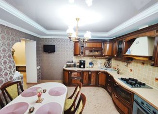 Продается двухкомнатная квартира, 73.4 м2, Рузаевка, улица Луначарского, 6