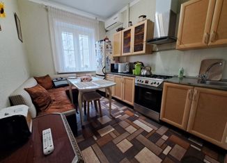 Продается 2-комнатная квартира, 60.2 м2, Астрахань, Бульварная улица, 2