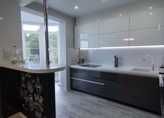 Продаю 2-ком. квартиру, 55 м2, Сочи, микрорайон Яна Фабрициуса, улица Яна Фабрициуса, 7