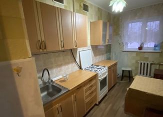 Продаю 2-ком. квартиру, 44 м2, Каменск-Уральский, Привокзальная улица, 24