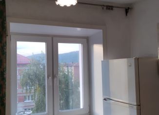 Продам 2-ком. квартиру, 43 м2, Междуреченск, Вокзальная улица, 34