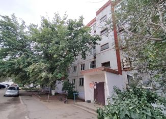 Продажа 4-комнатной квартиры, 80 м2, Элиста, 6-й микрорайон, 6-й микрорайон, 13