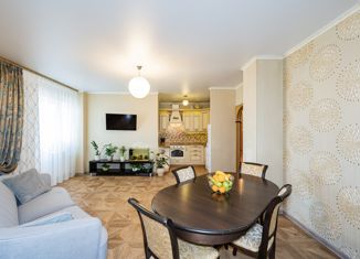 Продаю четырехкомнатную квартиру, 121.6 м2, Свердловская область, Комсомольская улица, 76