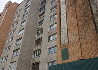 Продается 3-ком. квартира, 61 м2, Кирово-Чепецк, улица 60 лет Октября, 17