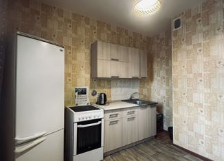 Продается 1-комнатная квартира, 38 м2, Екатеринбург, улица Краснолесья, 135, метро Чкаловская