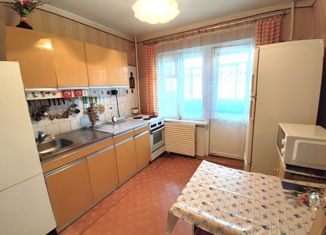 Продается 3-комнатная квартира, 63.4 м2, Иркутская область, улица Гагарина, 67