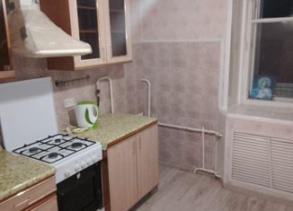 Сдам в аренду трехкомнатную квартиру, 58 м2, Сарапул, улица Азина, 88