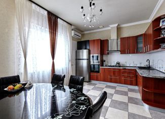 Продаю дом, 392 м2, Краснодар, улица Михаила Власова, 223, улица Михаила Власова