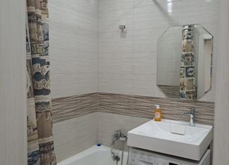 Сдам в аренду 1-комнатную квартиру, 50 м2, Омск, улица Красный Путь, 36к1, Центральный округ