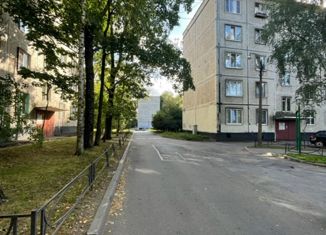 Продаю двухкомнатную квартиру, 45.2 м2, Санкт-Петербург, проспект Большевиков, 77к1, муниципальный округ Народный