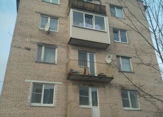 Продаю 2-ком. квартиру, 33.3 м2, городской посёлок Кузнечное, улица Гагарина, 1