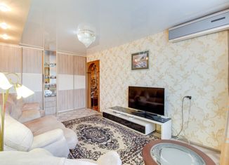 Продам 2-ком. квартиру, 51 м2, Хабаровск, улица Чехова, 4