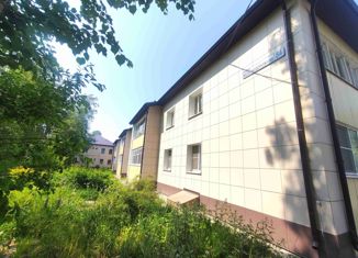 Продам трехкомнатную квартиру, 63.4 м2, городской посёлок Рощино, Железнодорожная улица, 54