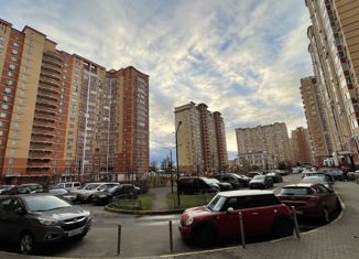 Трехкомнатная квартира на продажу, 87 м2, посёлок ВНИИССОК, улица Михаила Кутузова, 15