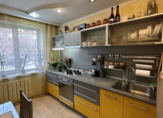 Продается трехкомнатная квартира, 60 м2, посёлок городского типа Берёзовка, Береговая улица, 42Б