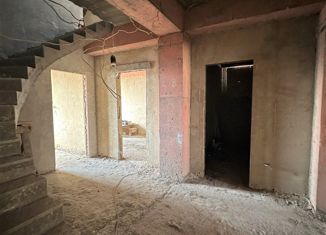 Продажа 5-ком. квартиры, 145 м2, Махачкала, улица Кавалеров Орденов Славы, 51, Ленинский район