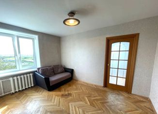 Продам 2-ком. квартиру, 38 м2, Красное Село, Красногородская улица, 19к1