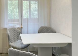 Двухкомнатная квартира на продажу, 50 м2, Москва, улица Гришина, 23к5, станция Рабочий Посёлок