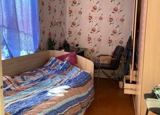 Продается 4-комнатная квартира, 61 м2, Оса, улица Максима Горького, 89