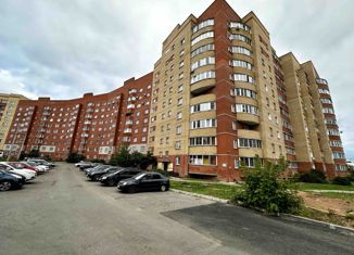 Продажа двухкомнатной квартиры, 52.1 м2, Киров, улица Сурикова, 52