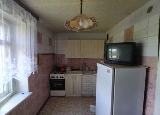 Продается 2-комнатная квартира, 48.1 м2, поселок городского типа Пятницкое, улица Комарова, 4