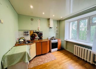 Продаю 1-комнатную квартиру, 62.6 м2, Бирск, улица Гагарина, 90