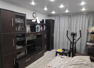 Продаю 1-ком. квартиру, 40 м2, Лобня, улица Крупской, 22к1