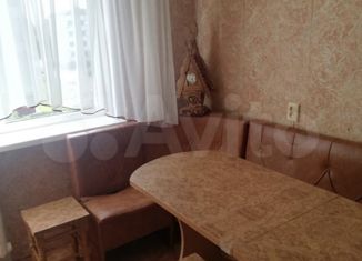Продаю трехкомнатную квартиру, 52 м2, Клинцы, улица Мира, 46