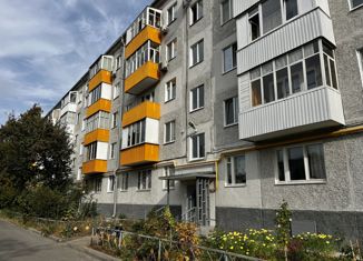 Продаю 3-ком. квартиру, 58 м2, Казань, Приволжский район, улица Братьев Касимовых, 80