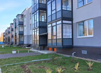 Продаю 3-ком. квартиру, 72.5 м2, деревня Скотное, Рождественская улица, 1к1