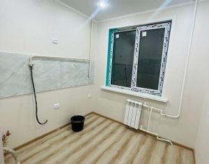 Продаю 2-ком. квартиру, 44 м2, Новотроицк, улица Пушкина, 44А