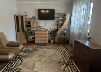 Продам 3-комнатную квартиру, 56.5 м2, поселок Комсомольский, Центральная улица, 11