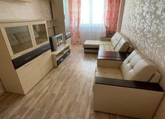 Продается 1-комнатная квартира, 38 м2, посёлок городского типа Петра Дубрава, улица Строителей, 13