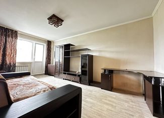 Двухкомнатная квартира на продажу, 44.3 м2, Алтайский край, улица Антона Петрова, 172