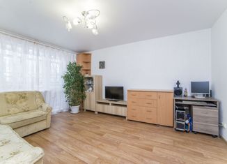 Продам 1-ком. квартиру, 41 м2, Екатеринбург, улица Черепанова, 36, метро Уральская